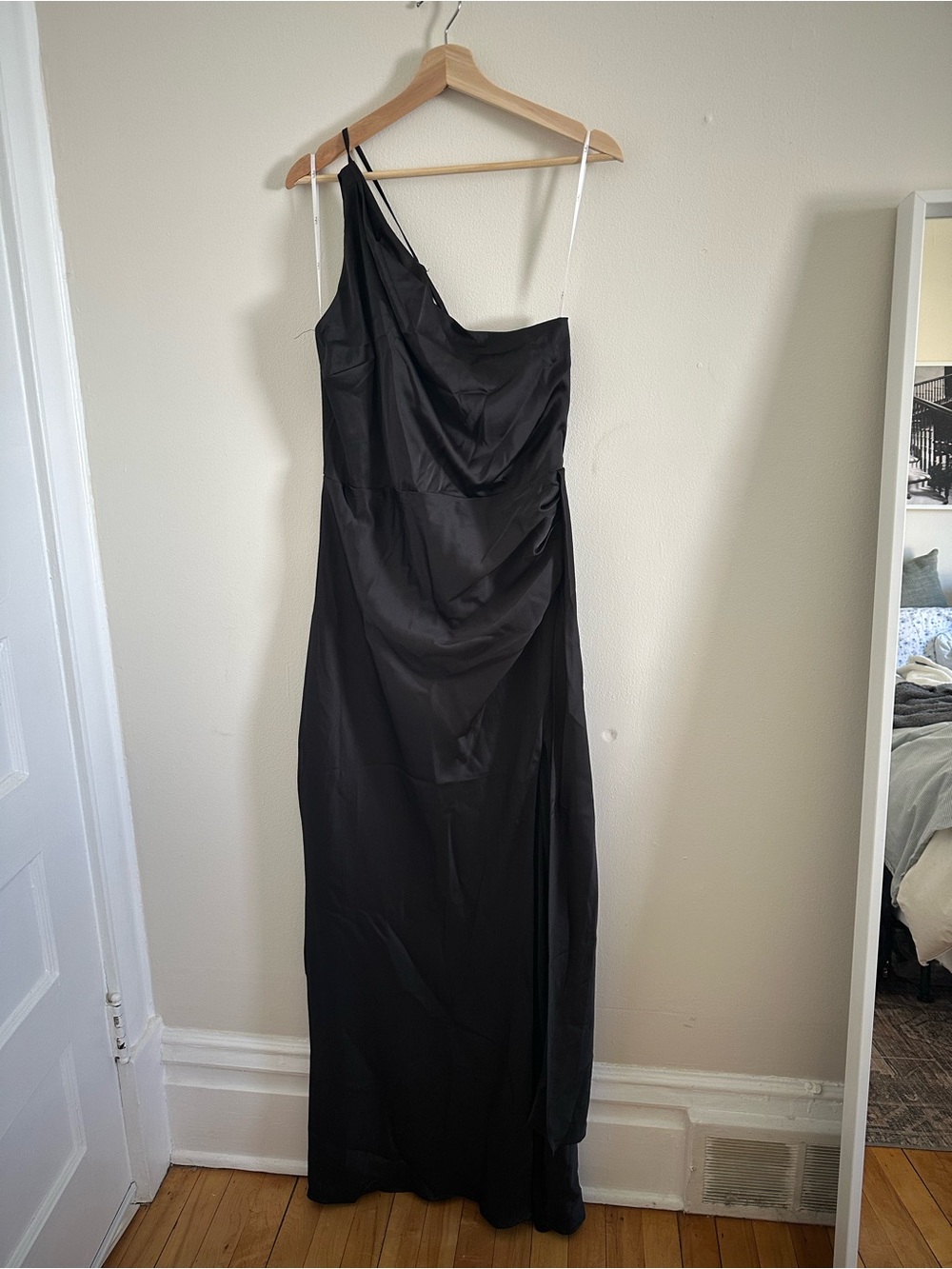 Lulu's Black One-Shoulder Satin Bridesmaid/Wedding Guest dress